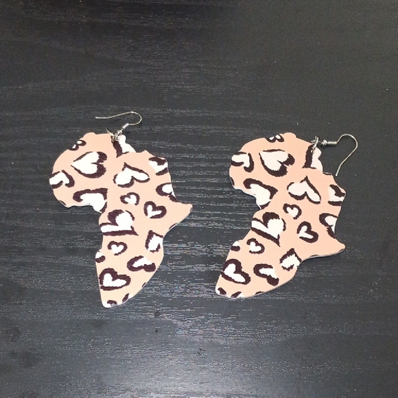 Tan And Light Pink Leopard Africa Shaped Statement Earrings - Picture 2 of 3